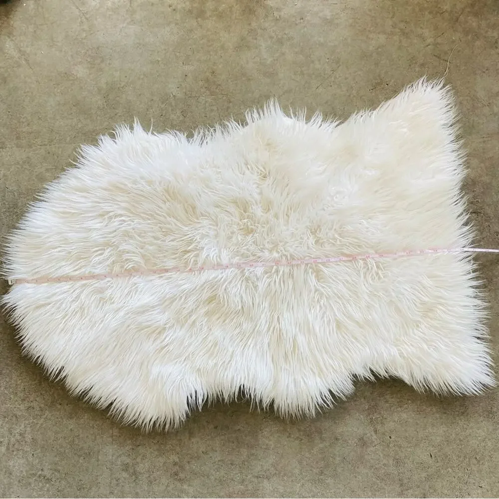 POTTERY BARN White Cozy Faux Fur Sheepskin Throw Rug Mat Chair Cover Accent Deco